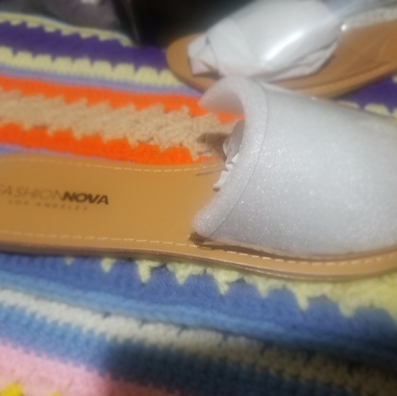 Fashion Nova Clear Sandals - Picture 4 of 6